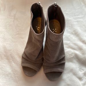 NWT in box Vince Camuto Cosima